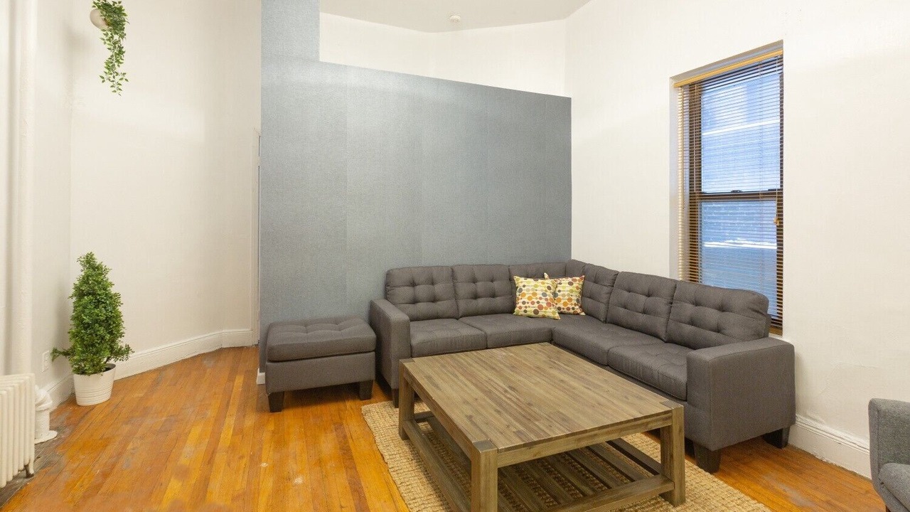 Photo of Livingroom in Ukrainian Village