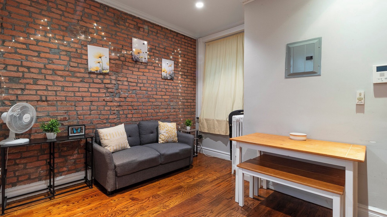 Photo of Livingroom in Tudor City