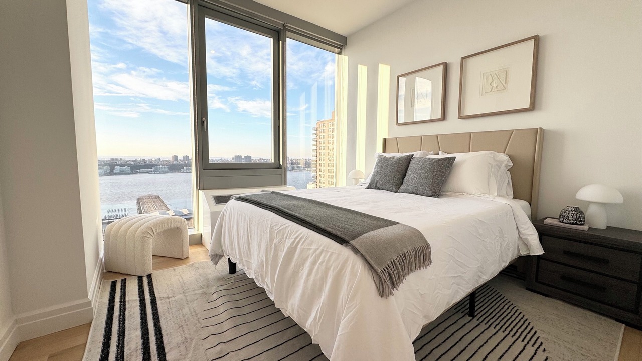 Photo of Bedroom in Lincoln Square
