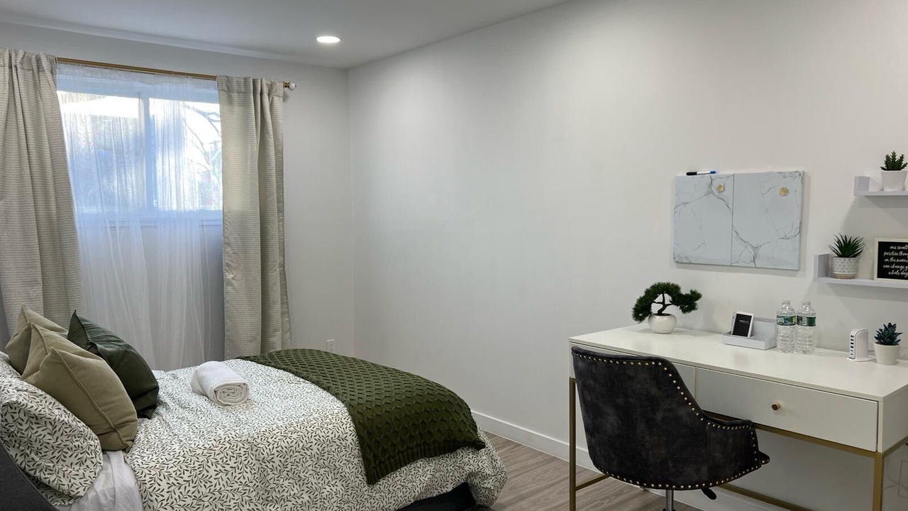 Photo of Bedroom in Throgs Neck