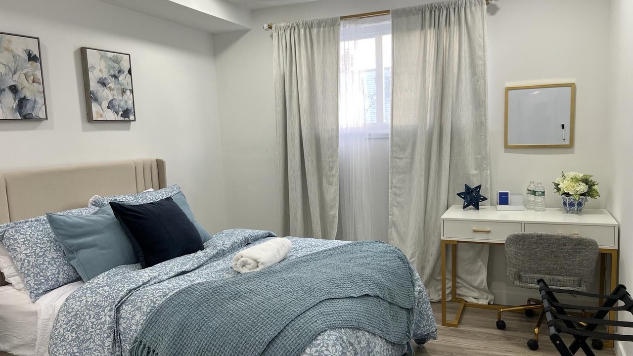 Photo of Bedroom in Throgs Neck