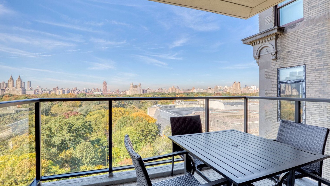 Photo of Outdoor in Uptown