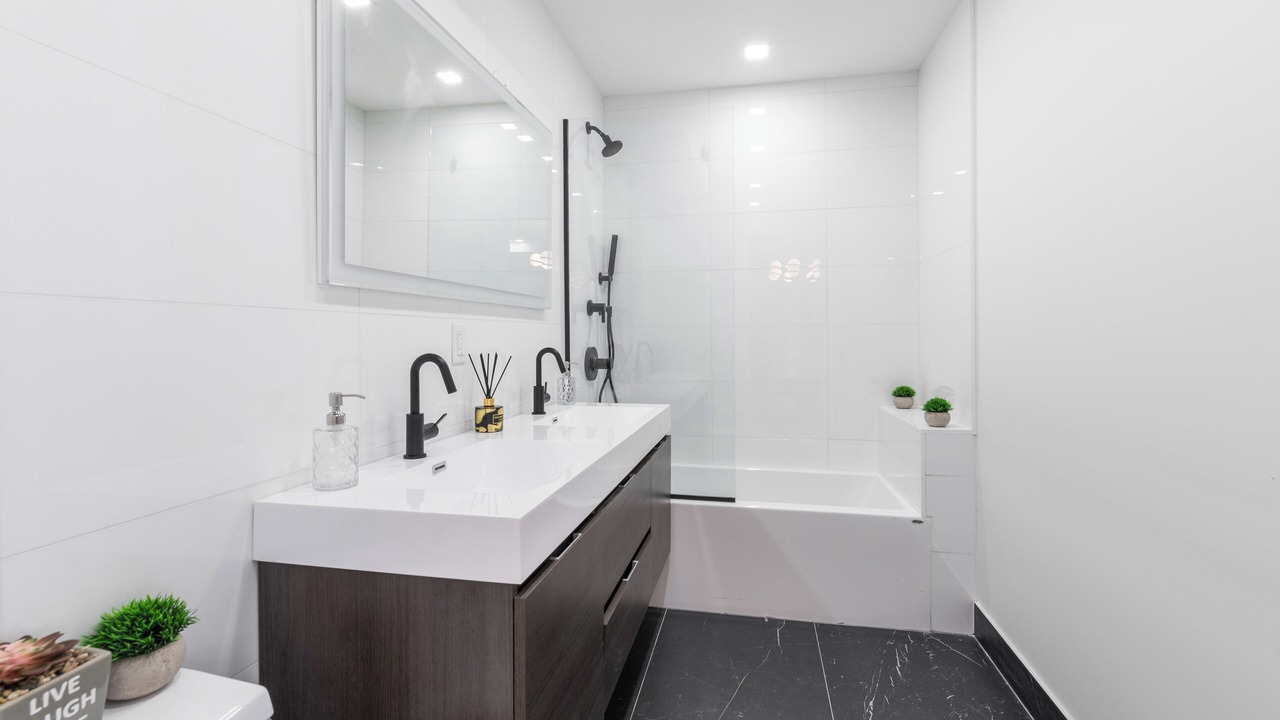 Photo of Bathroom in Central Park South