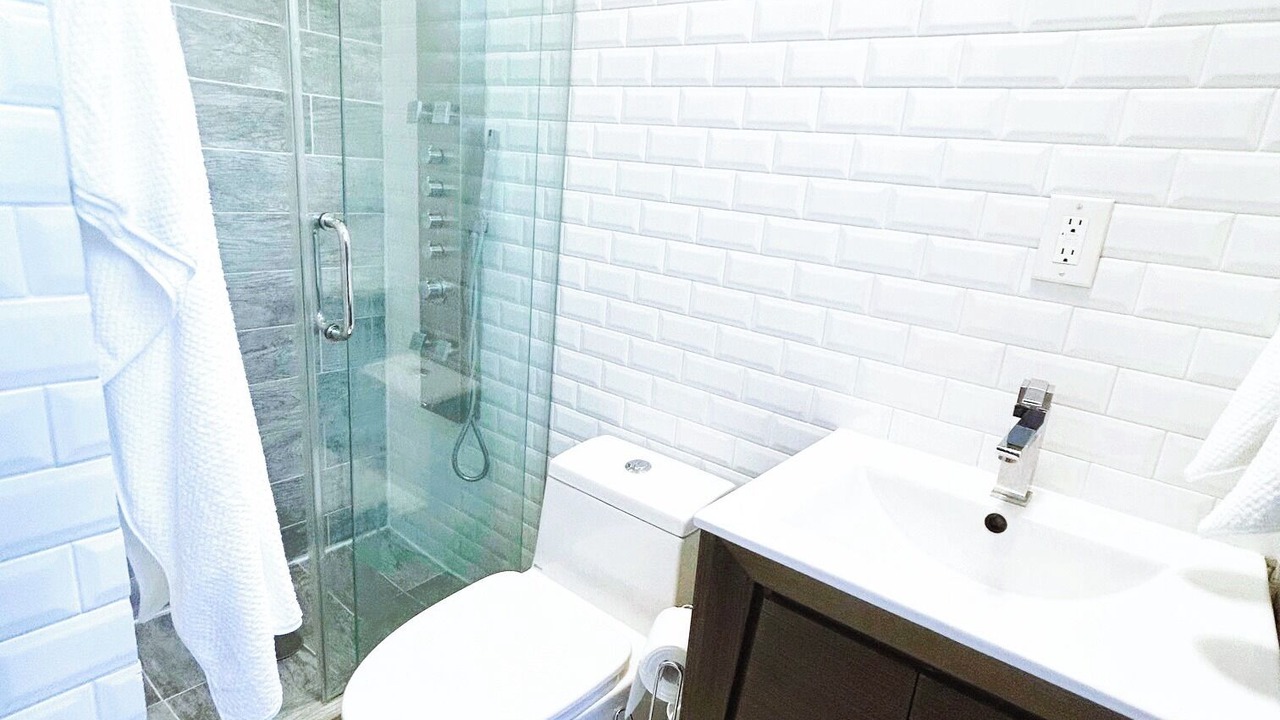 Photo of Bathroom in Bushwick