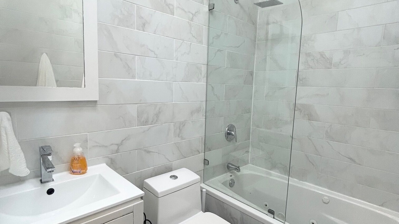 Photo of Bathroom in Bushwick