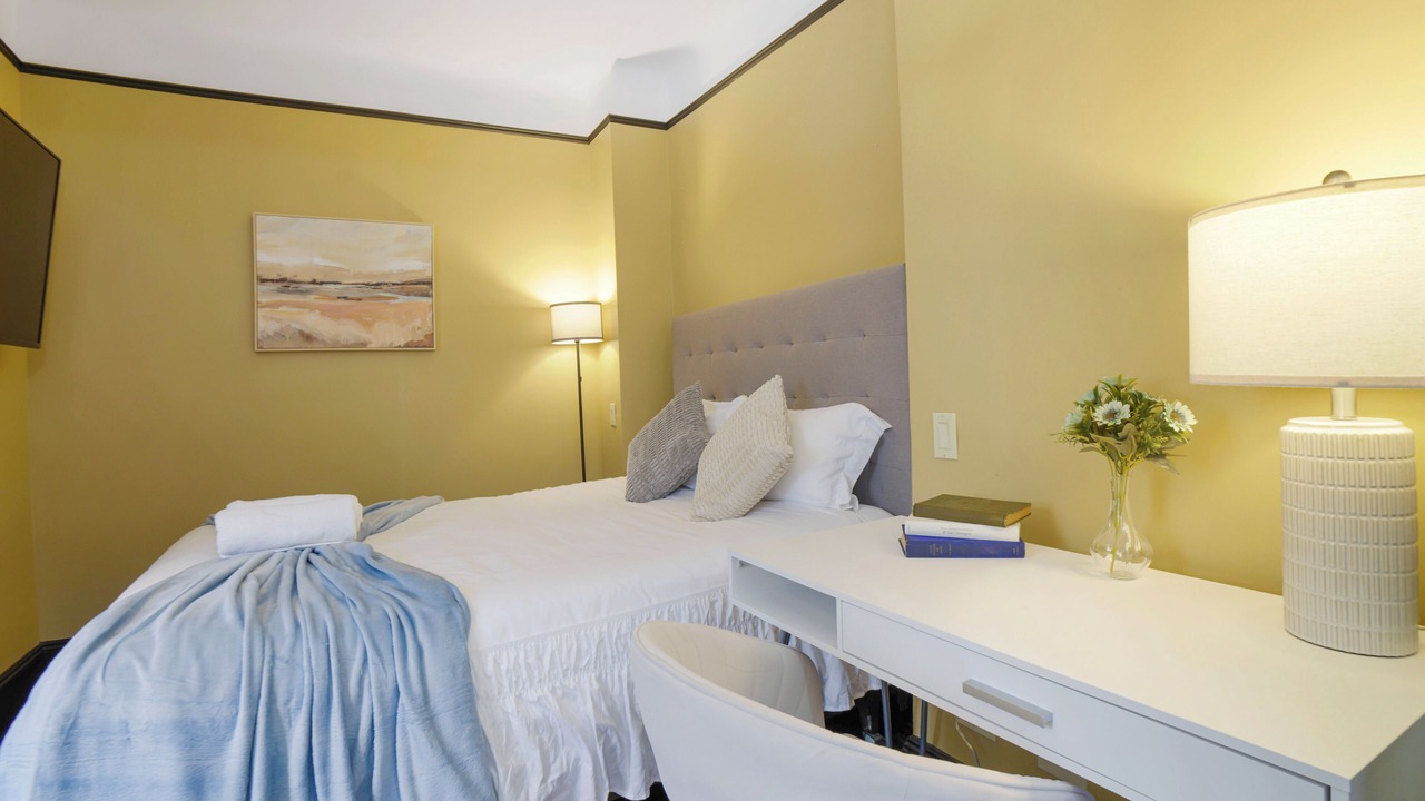 Photo of Bedroom in Theater District