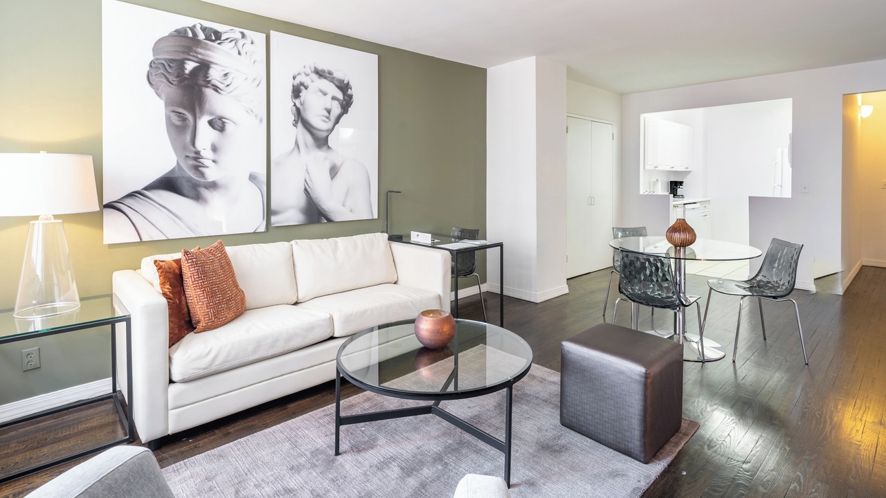 Photo of Livingroom in Sutton Place