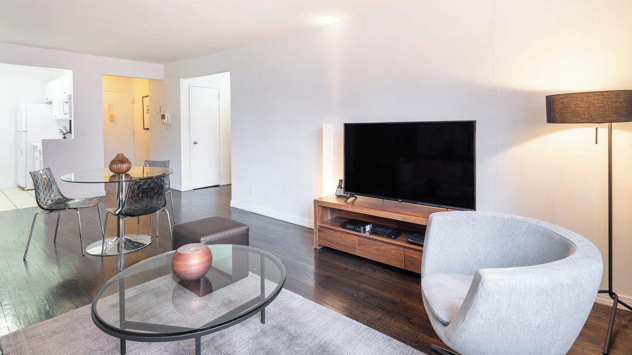 Photo of Livingroom in Sutton Place