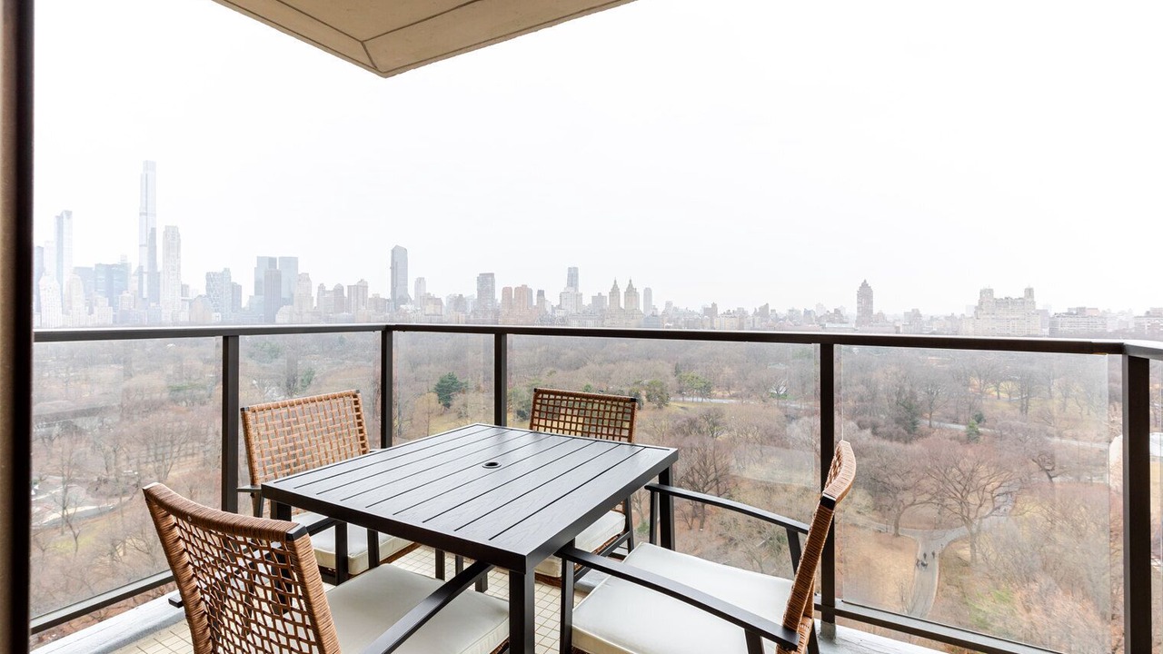 Photo of Outdoor in Uptown