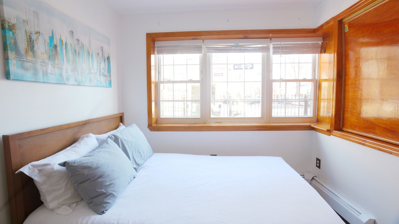 Photo of Bedroom in Westchester Square