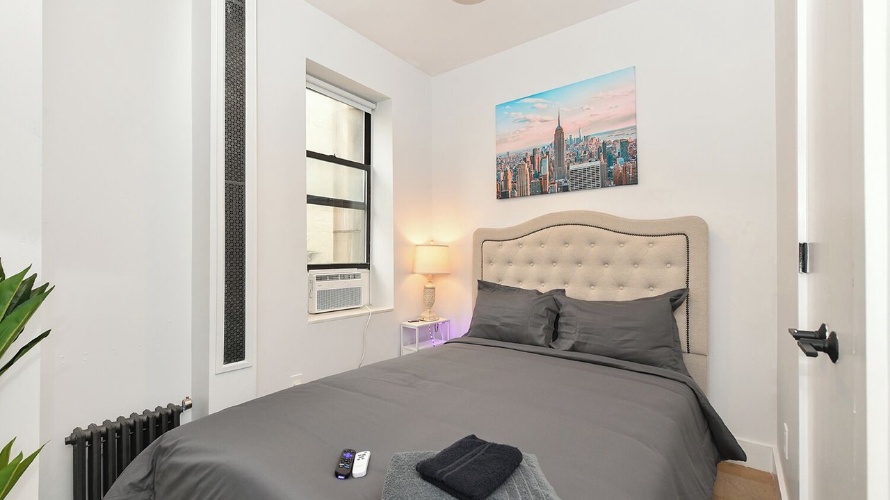 Photo of Bedroom in Midtown South