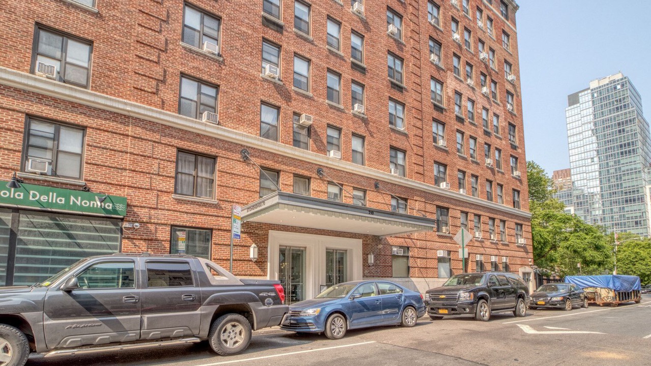 Photo of Outdoor in Lincoln Square