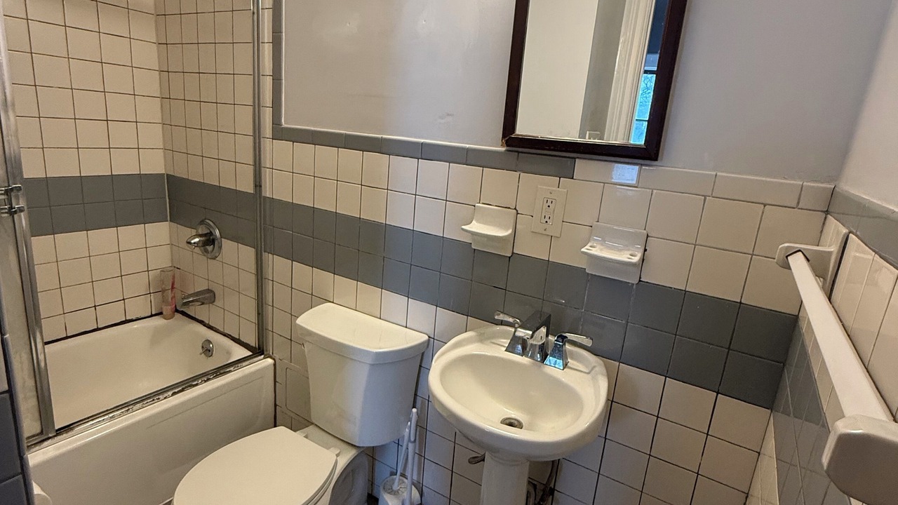 Photo of Bathroom in Central Park North