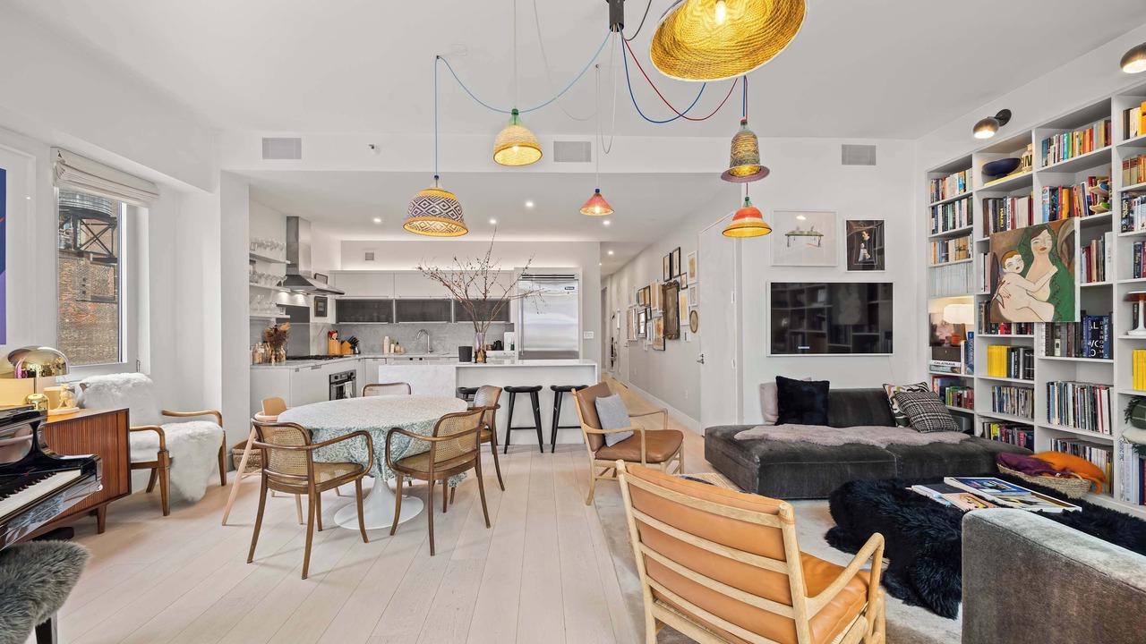 Photo of Livingroom in Financial District