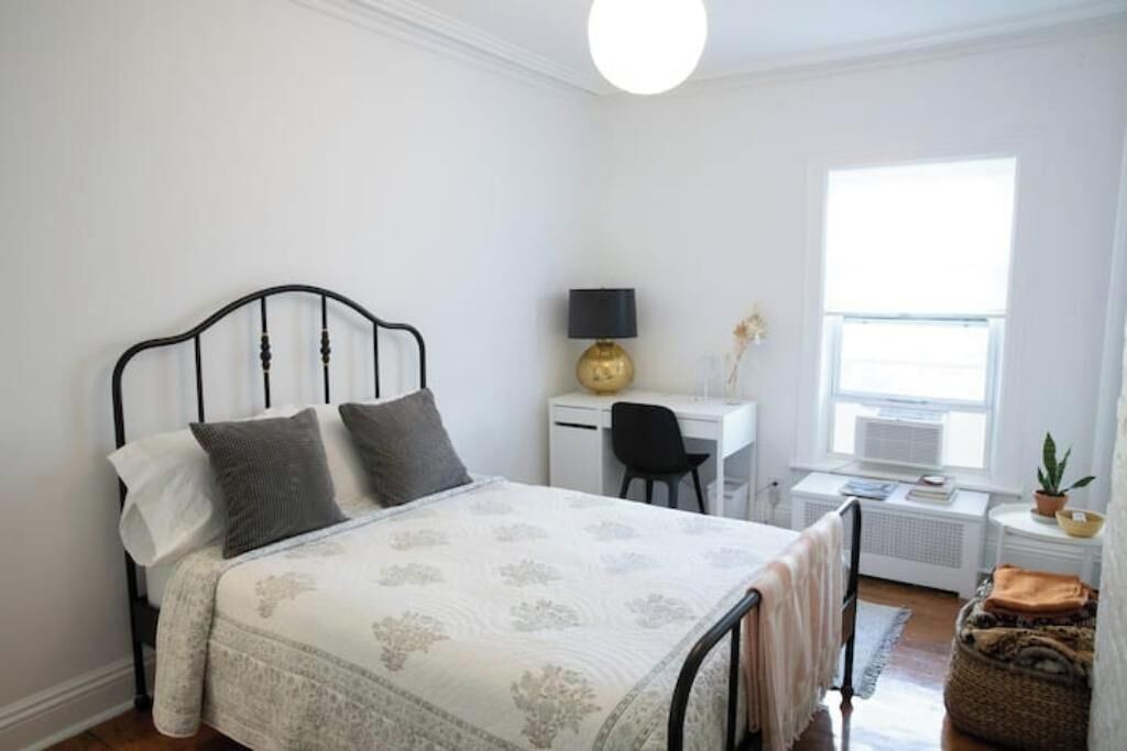 Photo of Bedroom in Hunters Point