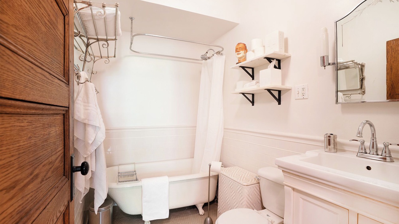 Photo of Bathroom in Central Park North