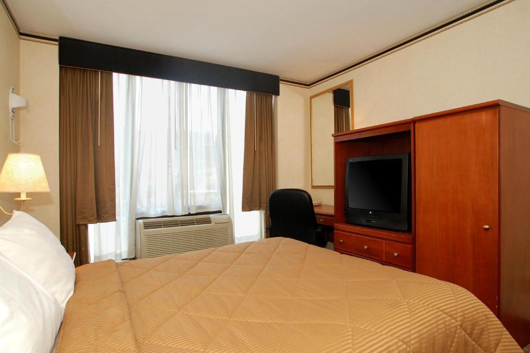 Photo of Bedroom in Hunters Point