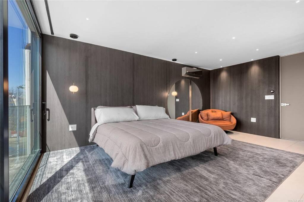 Photo of Bedroom in Astoria Heights