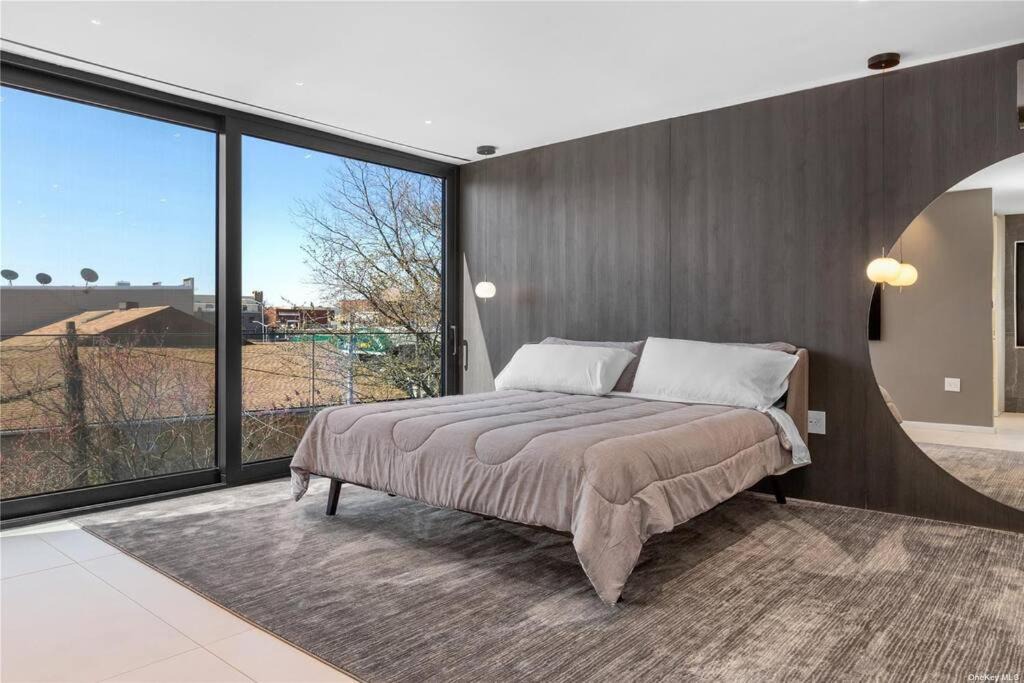 Photo of Bedroom in Astoria Heights
