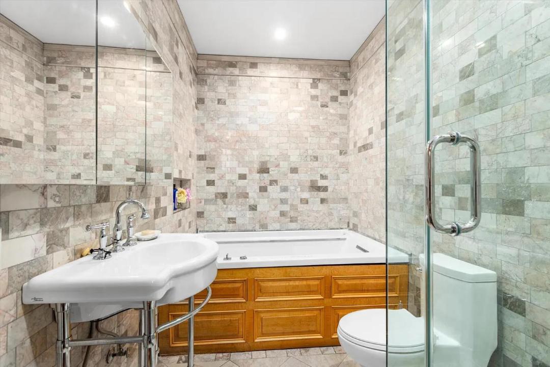 Photo of Bathroom in Central Park North