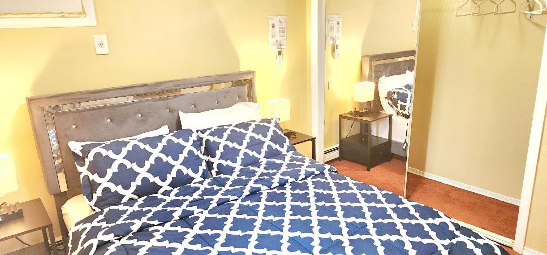 Photo of Bedroom in Jamaica Hills