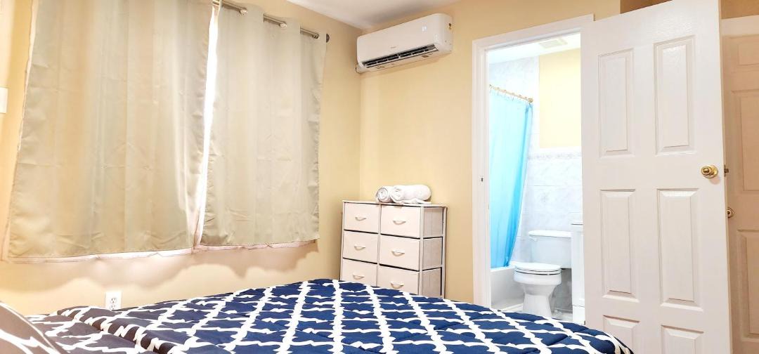 Photo of Bedroom in Jamaica Hills