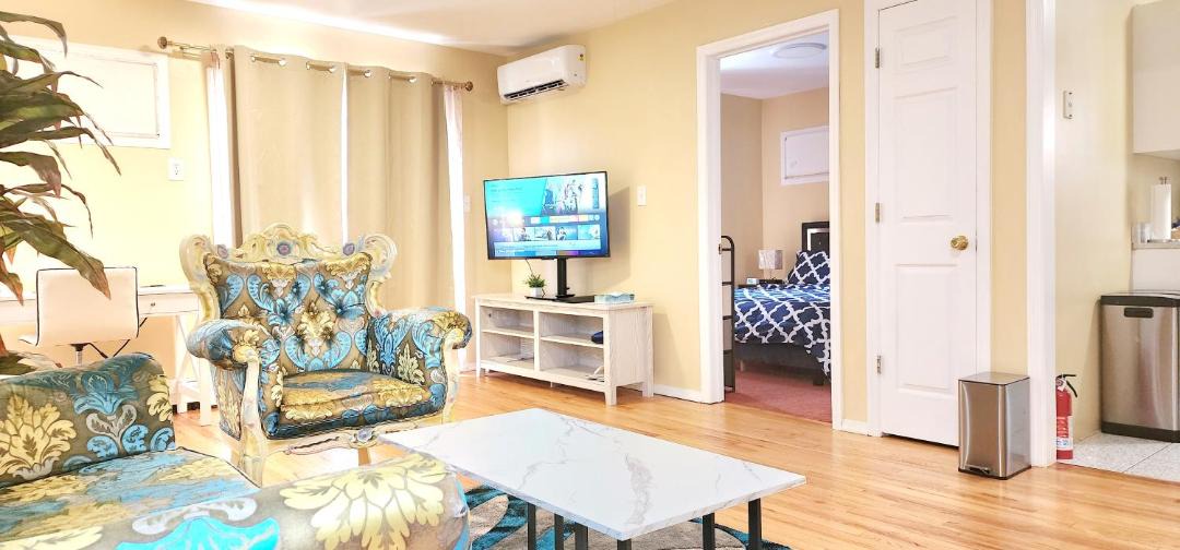 Photo of Livingroom in Jamaica Hills