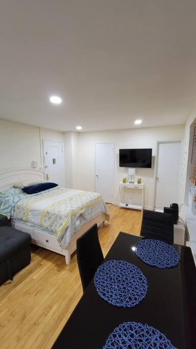 Photo of Livingroom in Midtown East