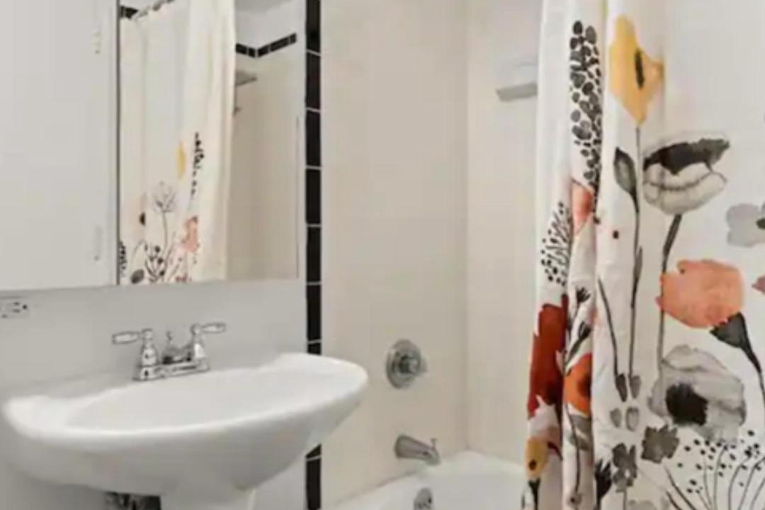 Photo of Bathroom in Lincoln Square