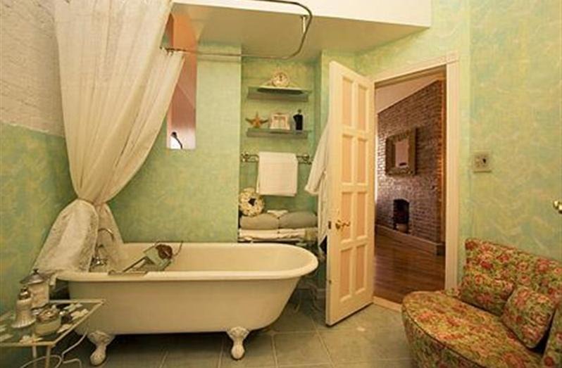 Photo of Bathroom in Central Park North