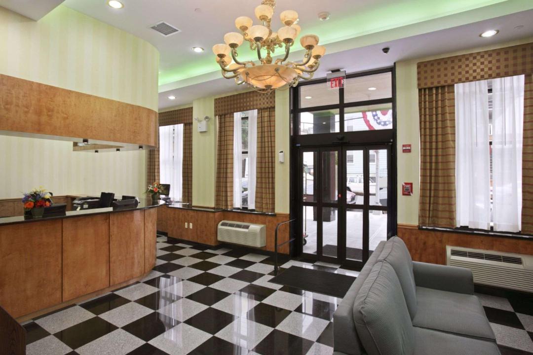Photo of Livingroom in Queens