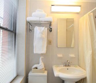 Studio with Two Twin Beds