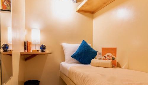 Single Pod Room with Shared Bathroom