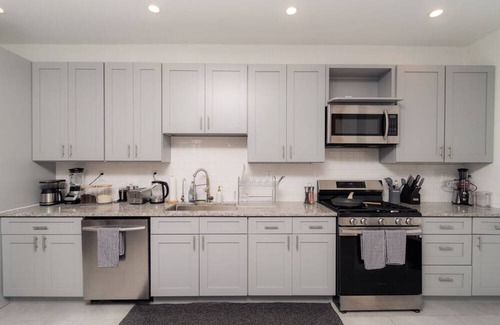 Ditmas Park Apartment | One Bedroom Suite by Prospect Park and B/Q Express Trains