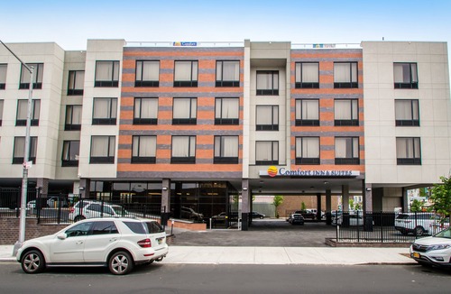 Mott Haven Hotel | Comfort Inn & Suites Near Stadium