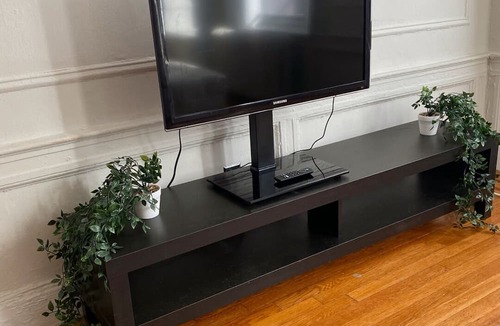 Murray Hill Apartment | cozy vintage apartment. 1 bedroom & very spacious