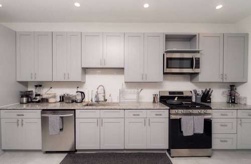 Ditmas Park Apartment | One Bedroom Suite by Prospect Park and B/Q Express Trains