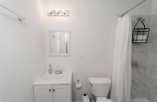 Ditmas Park Apartment | One Bedroom Suite by Prospect Park and B/Q Express Trains