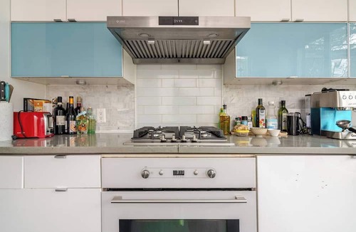 Kensington House | Spacious, artful 4-bedroom house in Brooklyn with lush backyard, parking, A/C